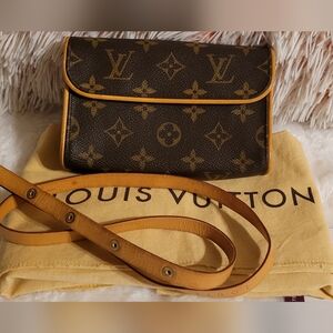 LOUIS VUITTON Monogram Pochette Florentine  Like New